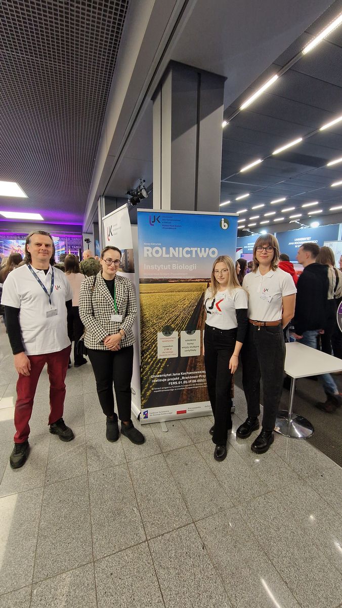 kliknij, aby powiększyć, Vibe na Świętokrzyskie: Studiuj, pracuj, rozwijaj się! - dr M. Trojak ze studentami Vibe na Świętokrzyskie: Studiuj, pracuj, rozwijaj się!